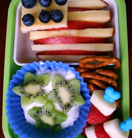 top down photo fo the Bento Love: Stars & Stripes 4th of July Lunchbox idea