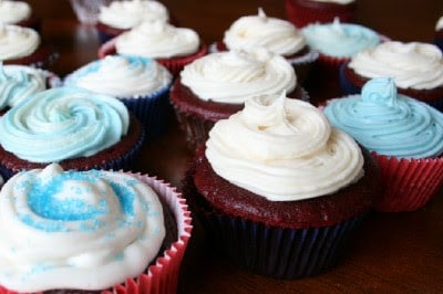 side photo of about 14 frosted soda cupcakes sitting on a table