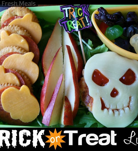 Top down photo of Trick or Treat Halloween Lunchbox 