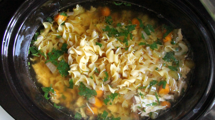 https://www.familyfreshmeals.com/wp-content/uploads/2014/10/The-Best-Crockpot-Chicken-Noodle-Soup-Step-3.png