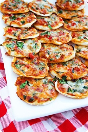 30 Appetizers People LOVE - Mini Pizzas on a serving dish