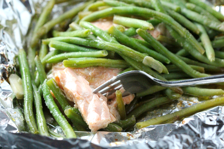 Salmon and green beans in a foil packet