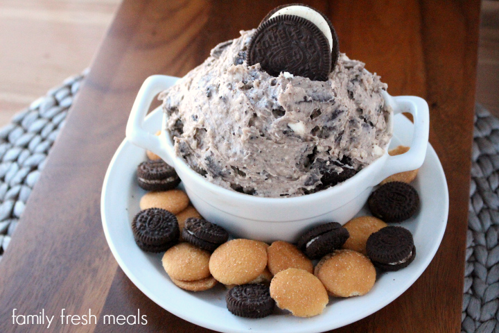 Creamy Oreo Dip Dessert --- FamilyFreshMeals.com --- yum!