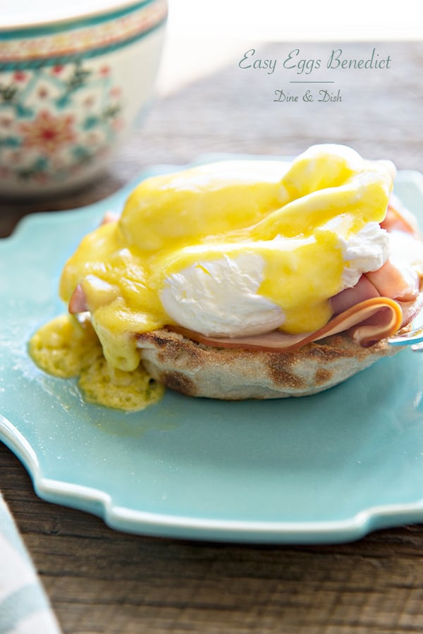  Easy Eggs Benedict with hollandaise sauce