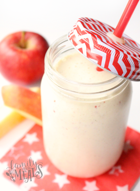 Apple Pie Smoothie in a glass jar