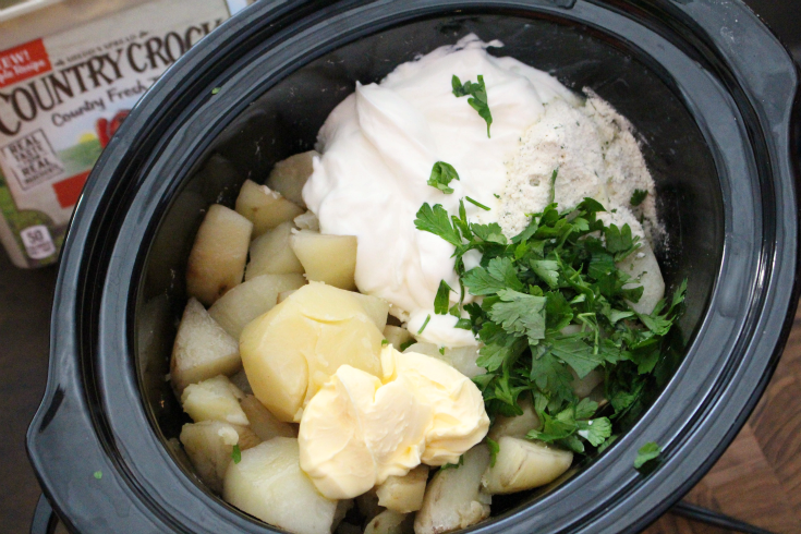 Creamy Ranch Crockpot Potatoes - Potatoes, sour cream, parsley, seasoning and garlic 