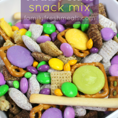 Mardi Gras Snack Mix - familyfreshmeals.com