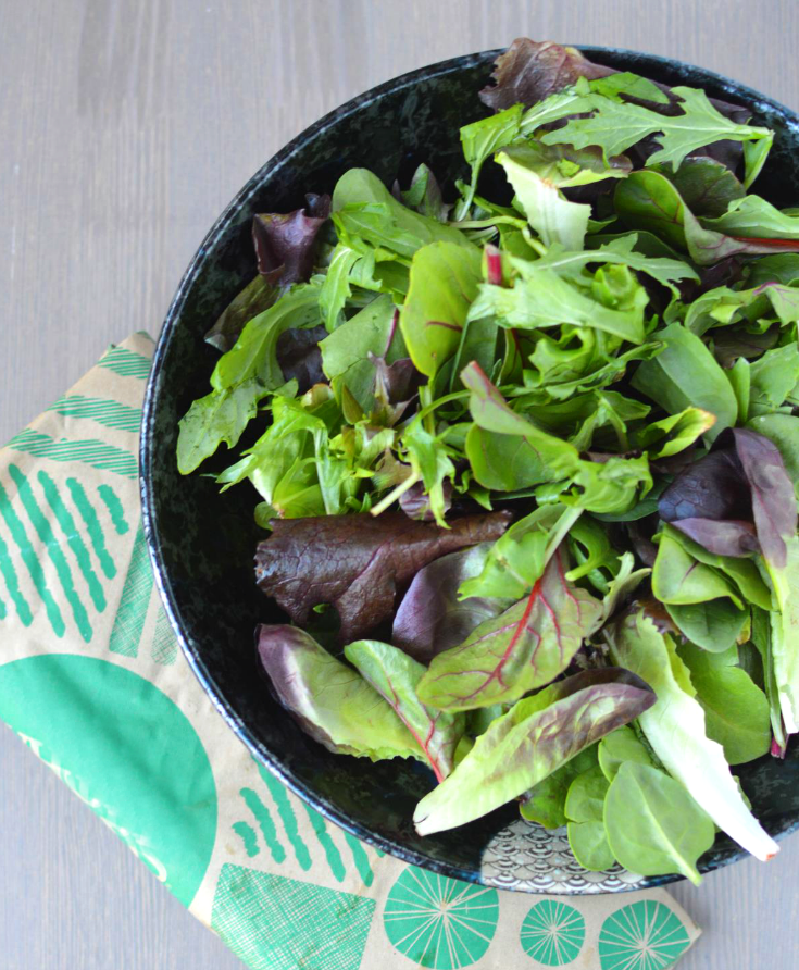  Easy Honey glazed Salmon - Mixed greens in a bowl