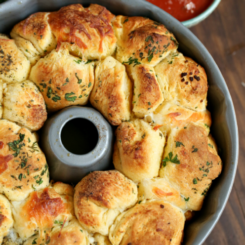 Easy Cheesy Pull Apart Bread Recipe - Familyfreshmeals.com