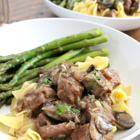 Easy Crockpot Beef Burgundy - familyfreshmeals.com