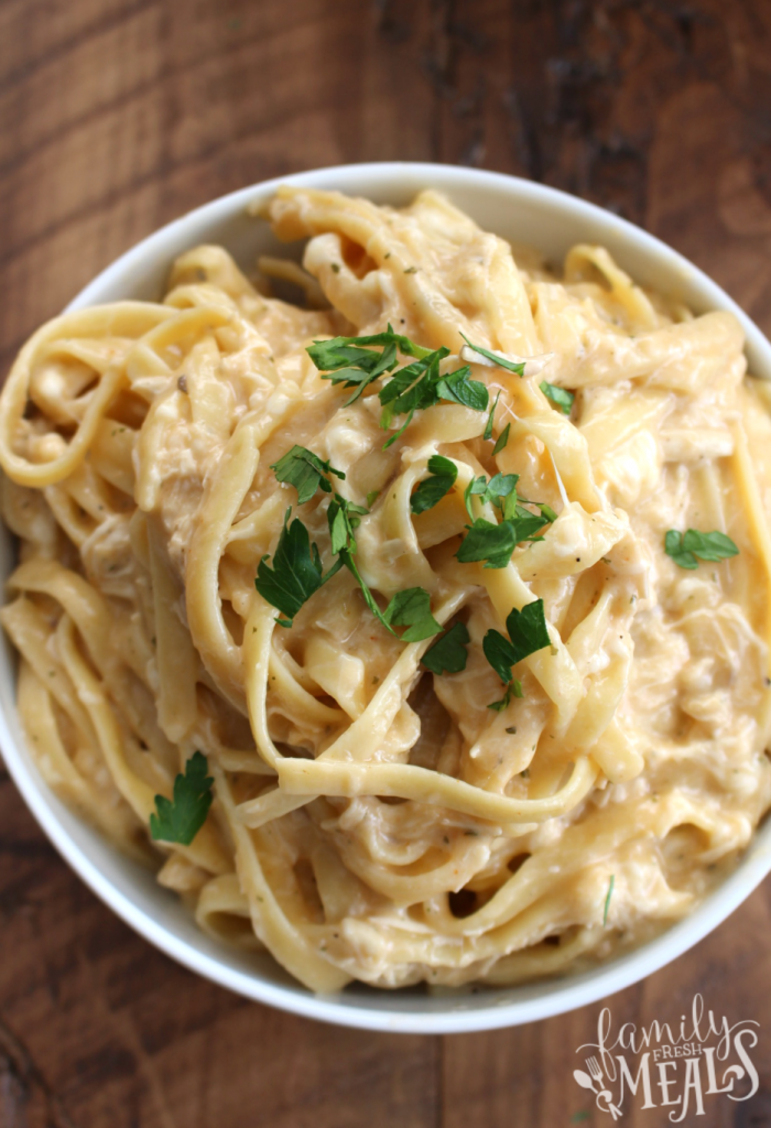 Crockpot Buffalo Chicken Pasta - Familyfreshmeals.com