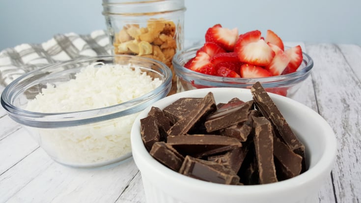 Chocolate Cashew Smoothie Bowl - Step 1