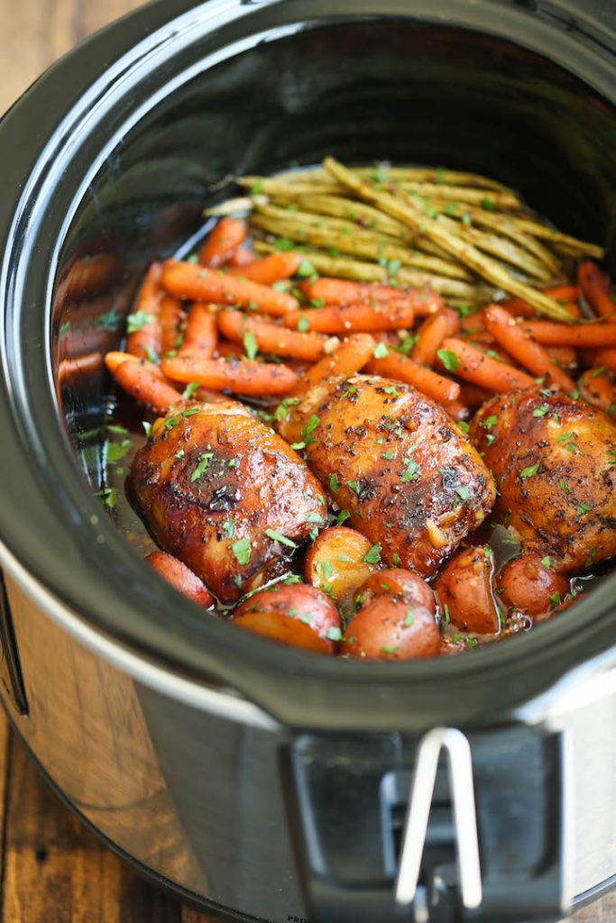 Set it Forget it Easy Crockpot Recipes - Slow Cooker Honey Garlic Chicken cooked in a crockpot