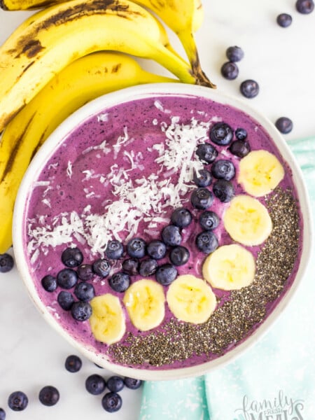 Blueberry Muffin Smoothie Bowl - Family Fresh Meals