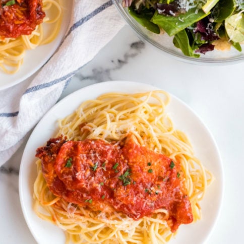 Crockpot Chicken Parmesan Recipe - How to make Chicken Parmesan in the crockpot!