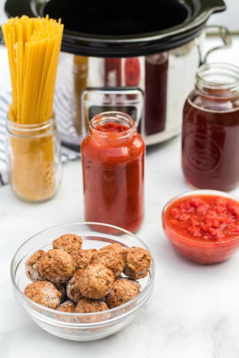 Crockpot Spaghetti and Meatballs - Ingredients dry spaghetti noodles, spaghetti sauce, broth, tomatoes and frozen meatballs