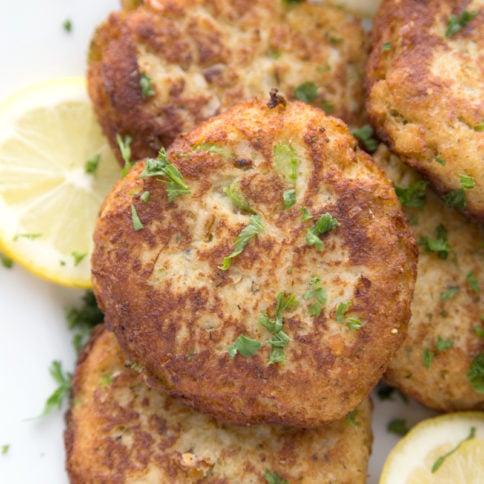 Easy Crab Cakes Recipe - Family Fresh Meals