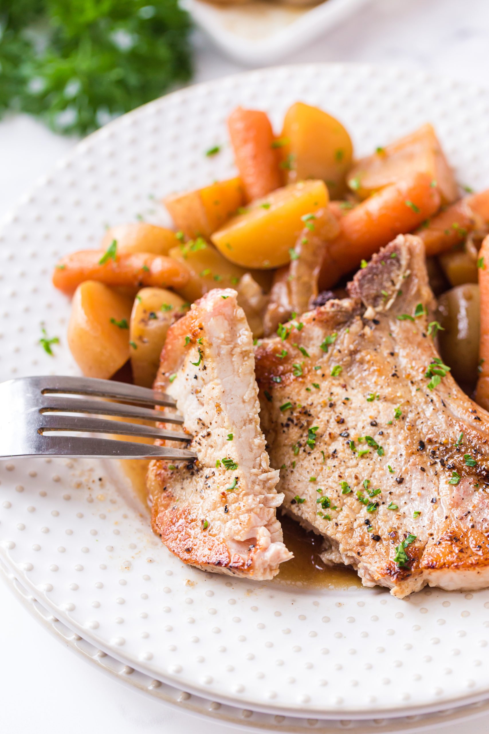 Instant Pot Pork Chops with Carrots and Potatoes #instantpot #pork #onepot via @familyfresh