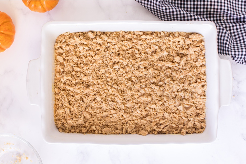 streusel topping on top of cake batter