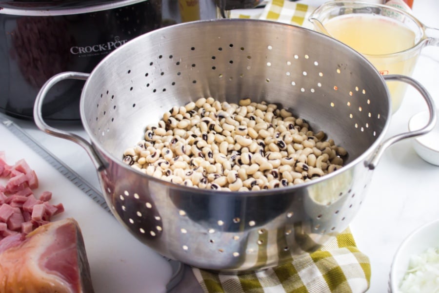 black eye peas in a strainer 