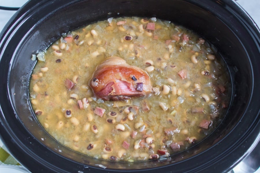 black eye peas in a slow cooker
