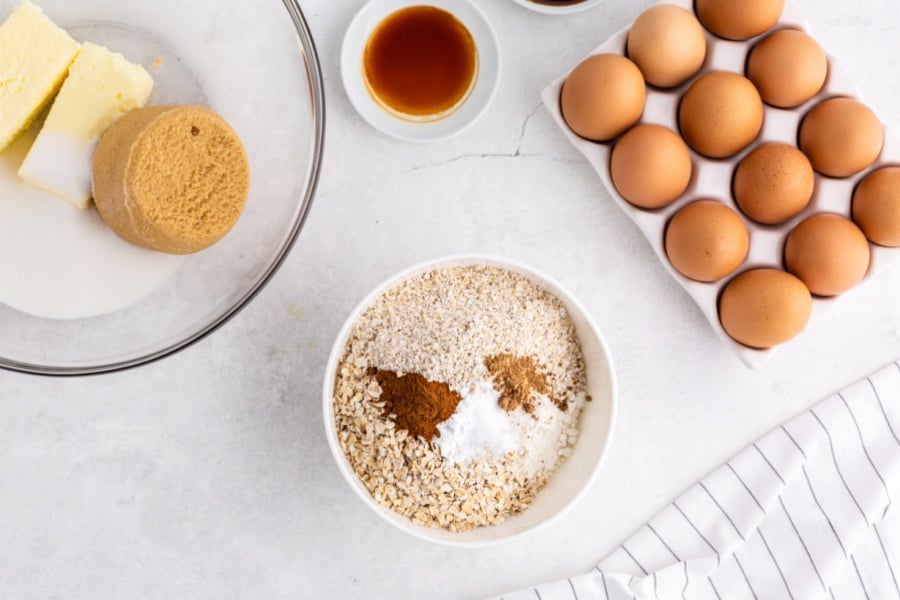 quick cook oats, the ground oats, flour, baking soda, salt, cinnamon, and nutmeg in a mixing bowl