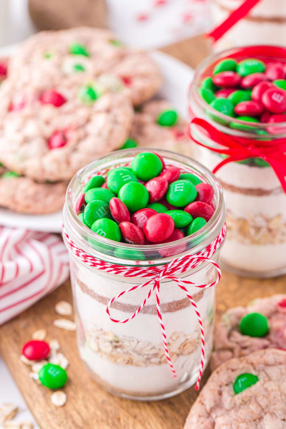 https://www.familyfreshmeals.com/wp-content/uploads/2021/12/Christmas-Cookie-Mix-in-a-Jar-8a.jpg