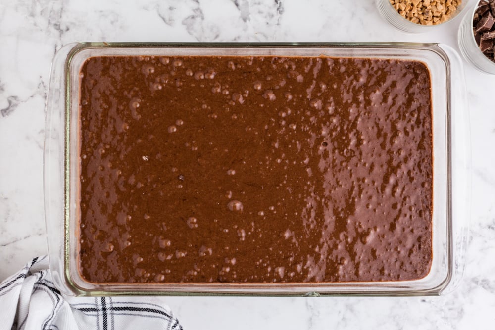 cake thrash in glass sultry dish