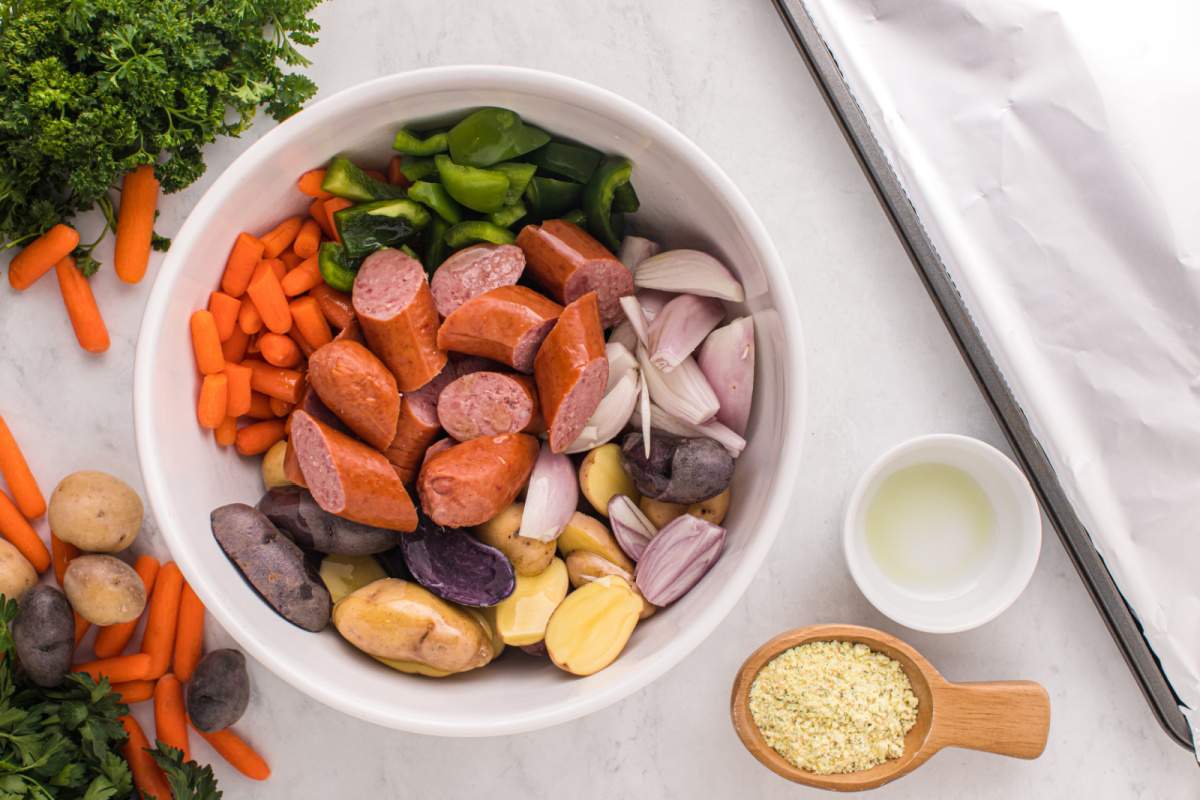 Sausage and vegetable in bowl