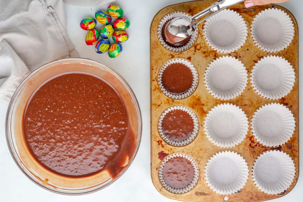 filling cupcake liners