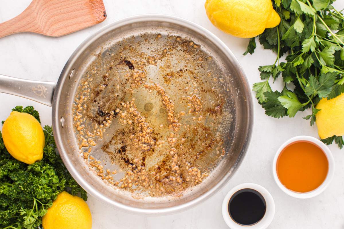 minced garlic added to pan