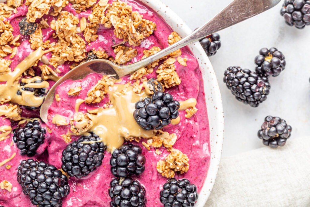 Blackberry Granola Smoothie Bowl