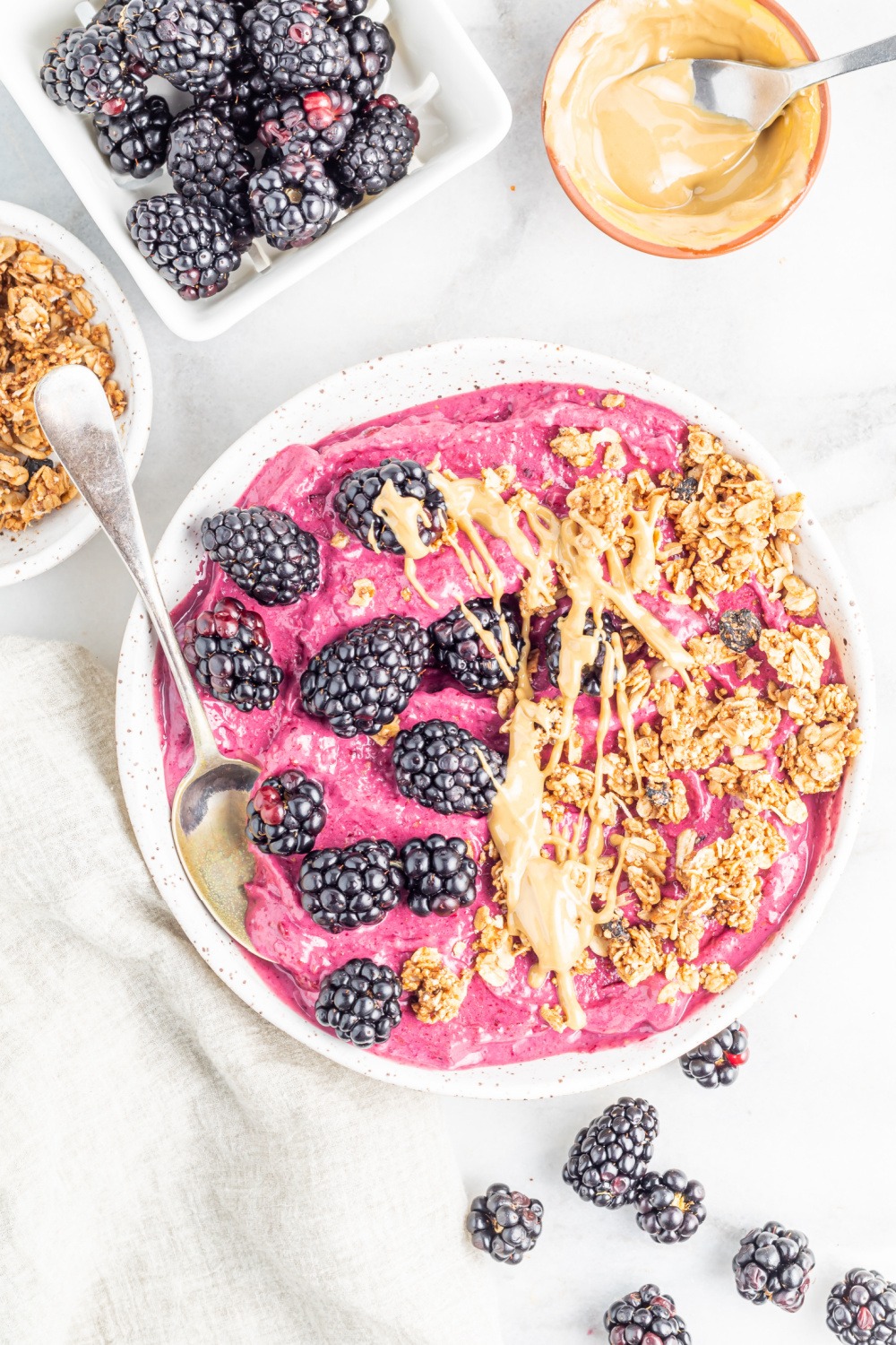 Blackberry Granola Smoothie Bowl