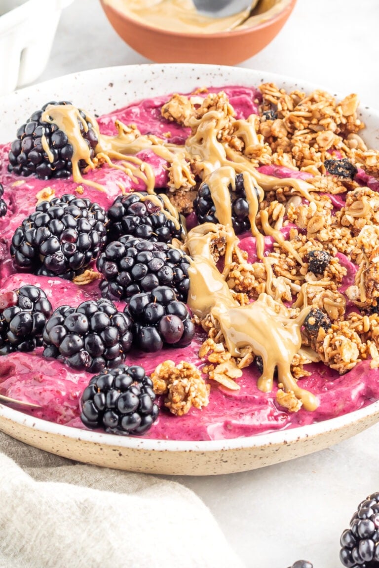 Blackberry Granola Smoothie Bowl