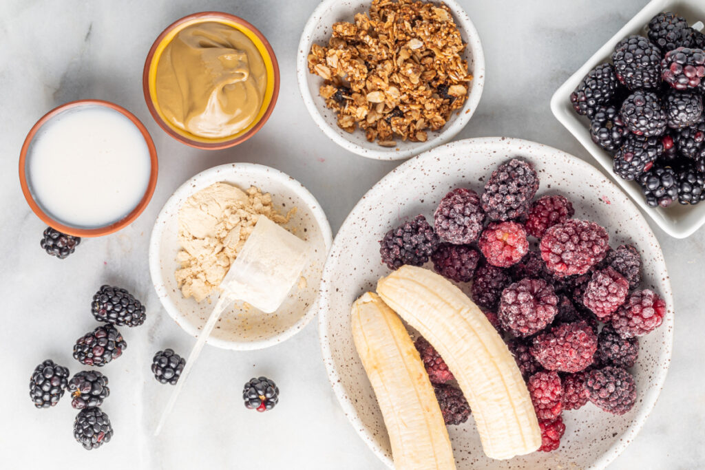 Blackberry Granola Smoothie Bowl ingredients