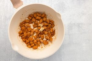 minced garlic added to pan