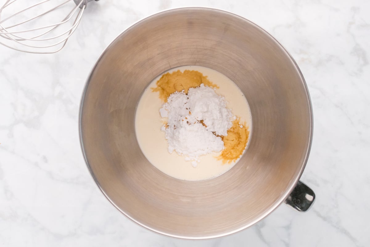 whipping cream, powdered sugar and vanilla in a bowl