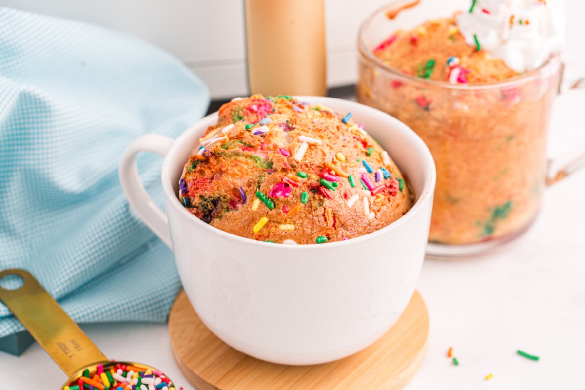 cake in a mug