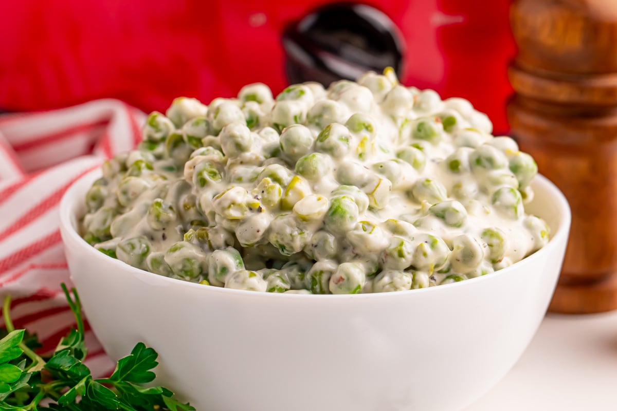 creamed peas in a bowl