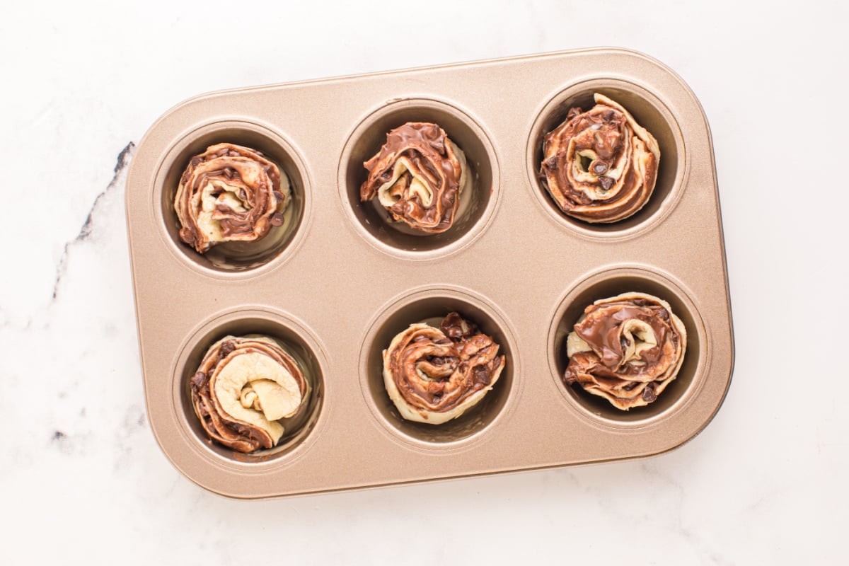 nutella cruffins in pan