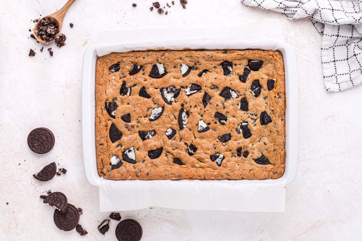 baked cookies and cream blondies in baking dish