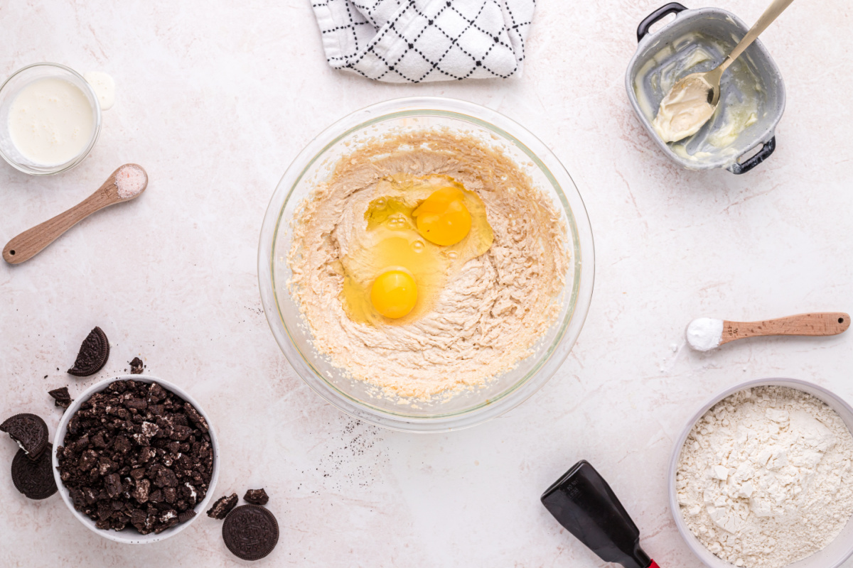 eggs, heavy whipping cream, and vanilla extract to mixture