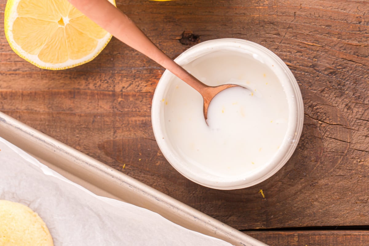 icing in a bowl