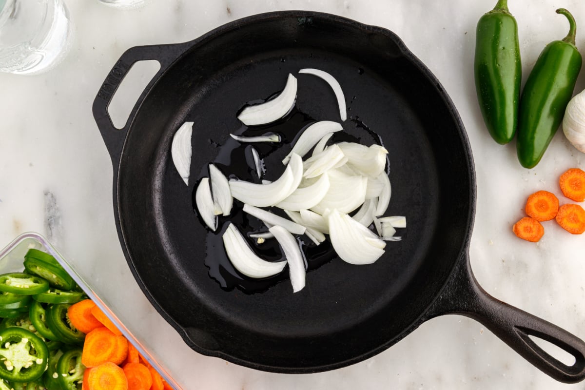 Cut the onion into thin slices