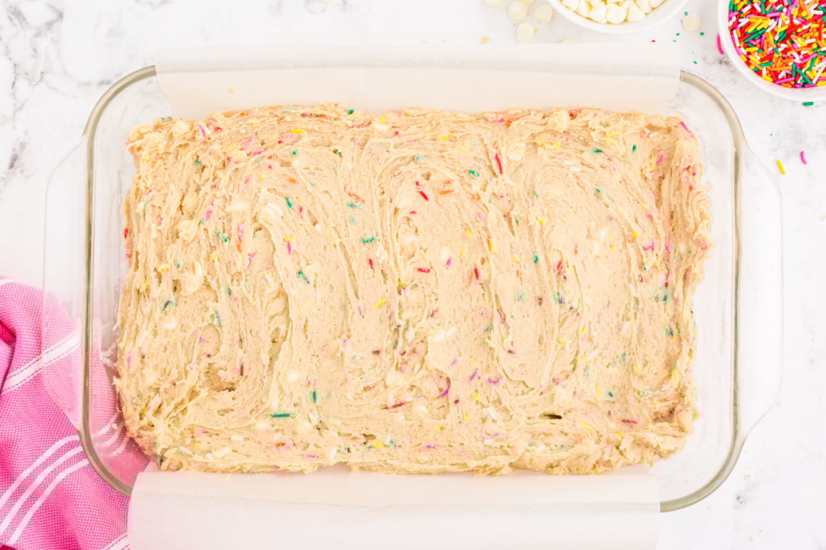 Add blonde hat to baking tray