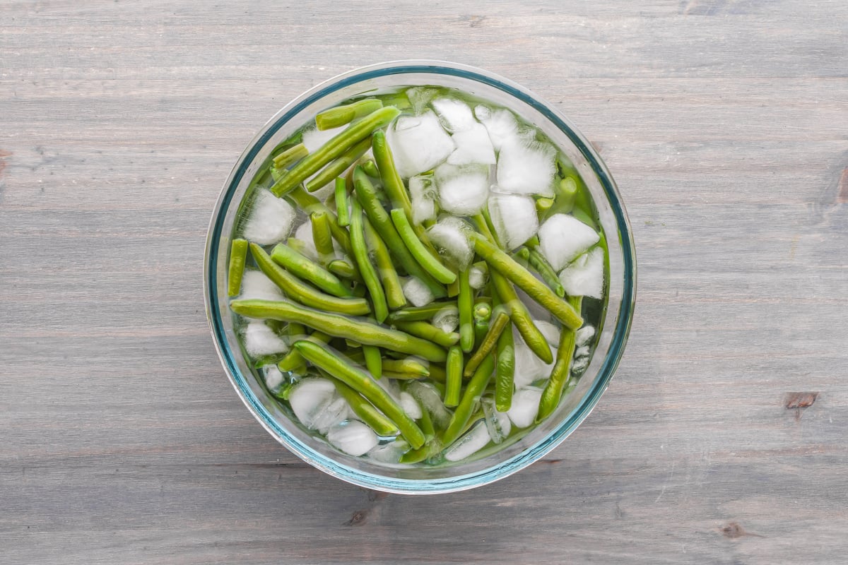 Place mung beans in ice bath