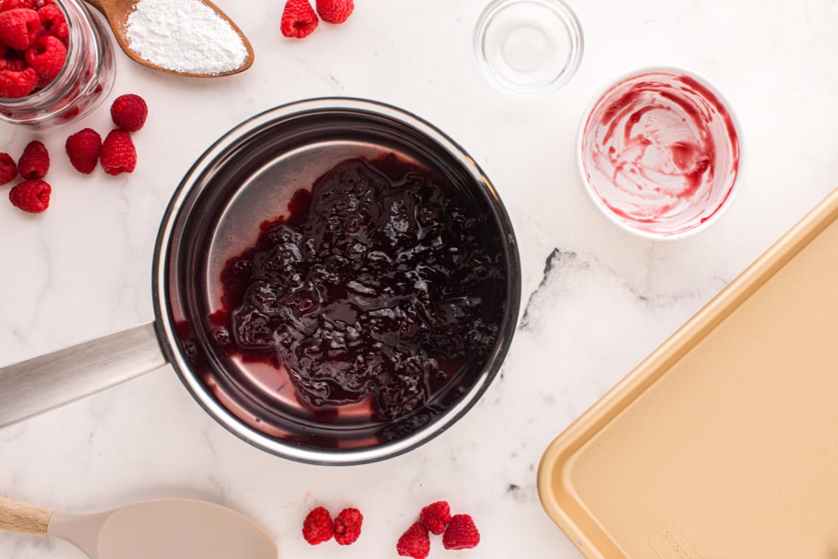 Combine raspberry jam, water and almond extract in medium saucepan