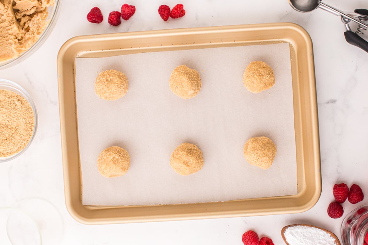 Place the cookie balls on a baking sheet lined with baking paper