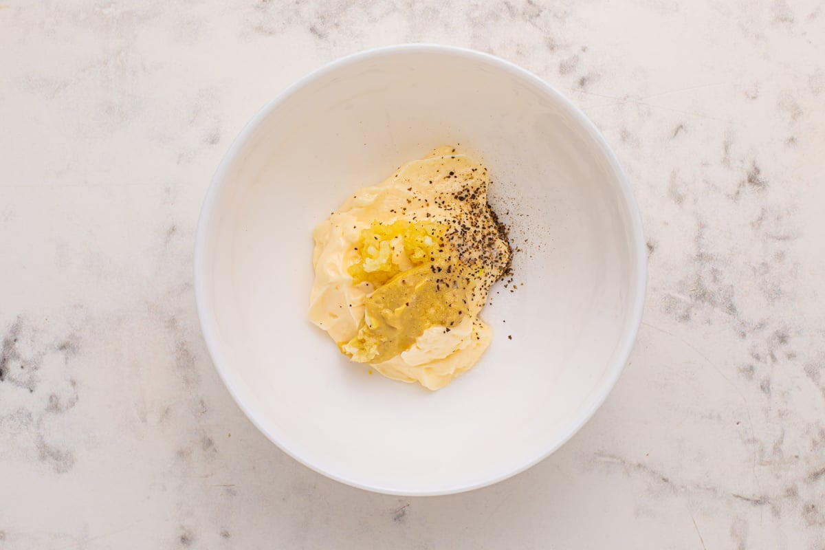 mayo, garlic, mustard, salt and pepper in a bowl