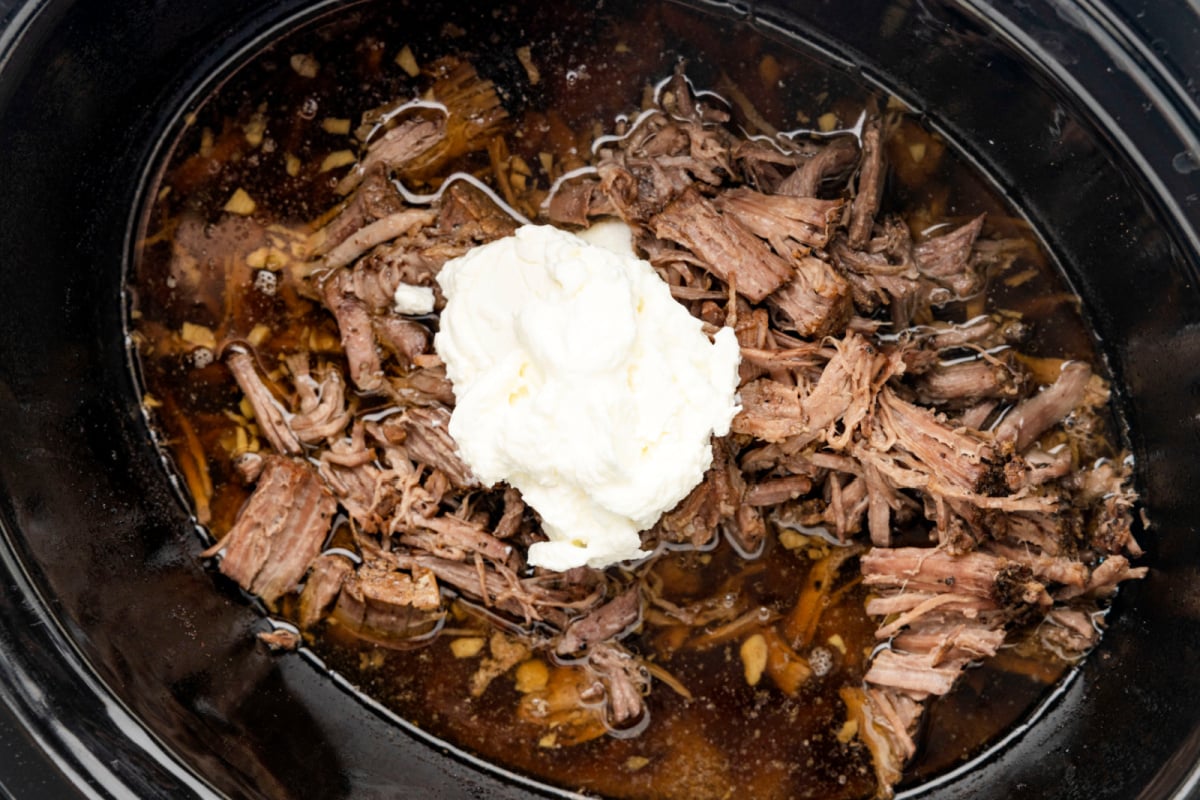 Add yogurt and shredded beef to slow cooker